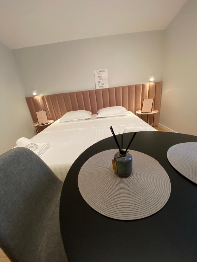 Living Studio Apartments 地拉那 外观 照片