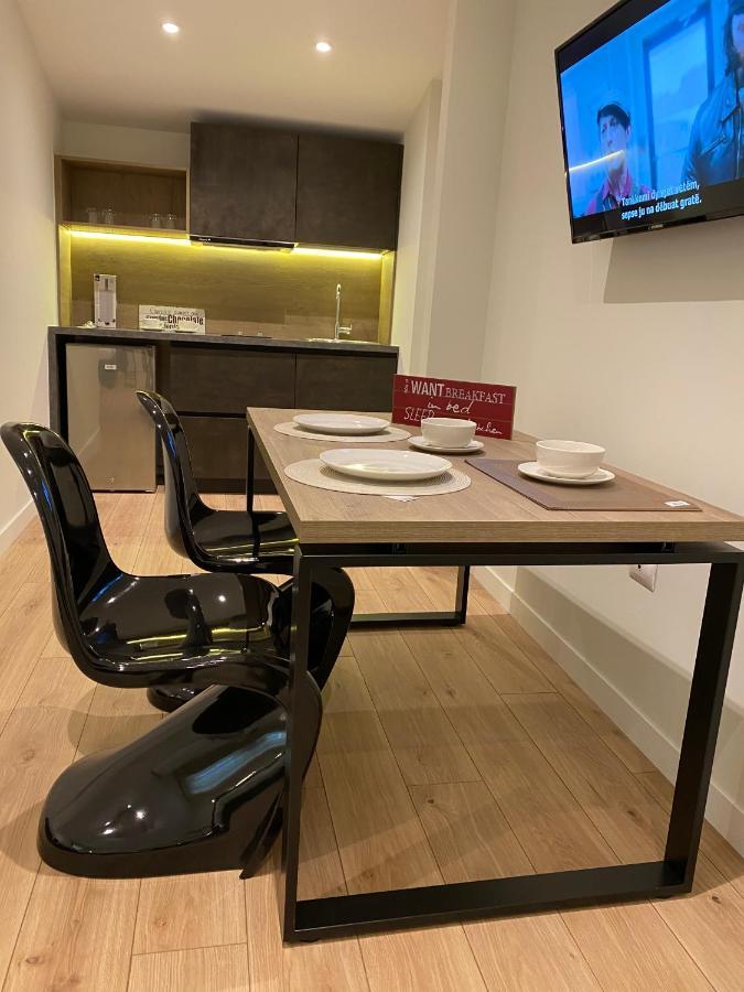Living Studio Apartments 地拉那 外观 照片