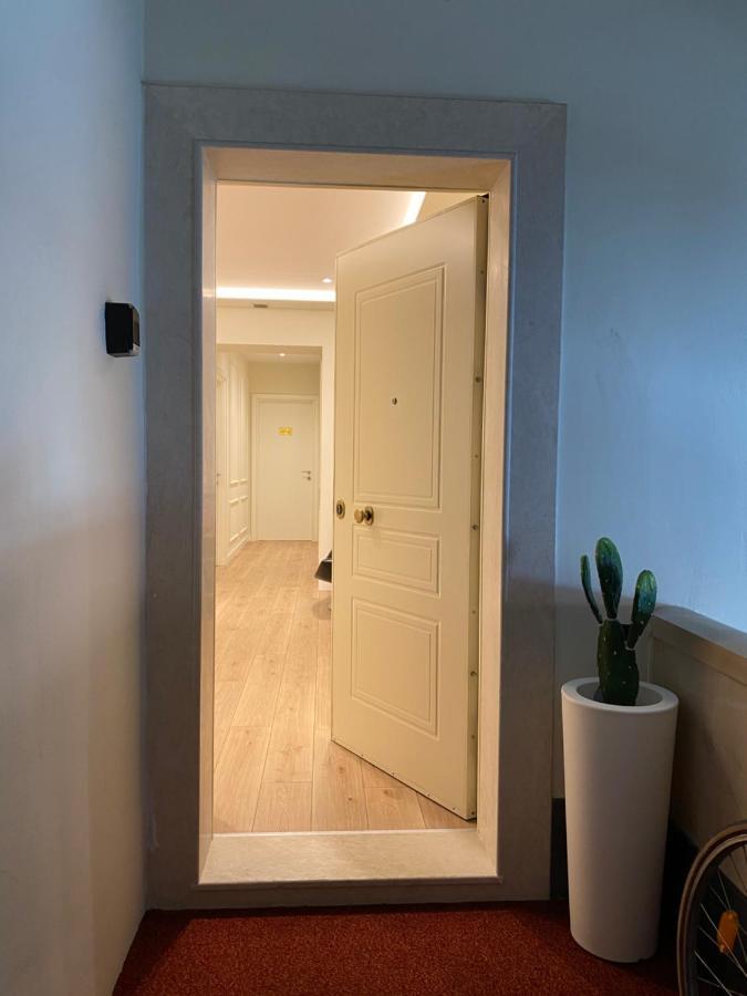 Living Studio Apartments 地拉那 外观 照片