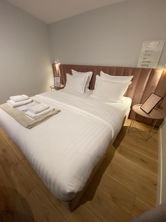 Living Studio Apartments 地拉那 外观 照片